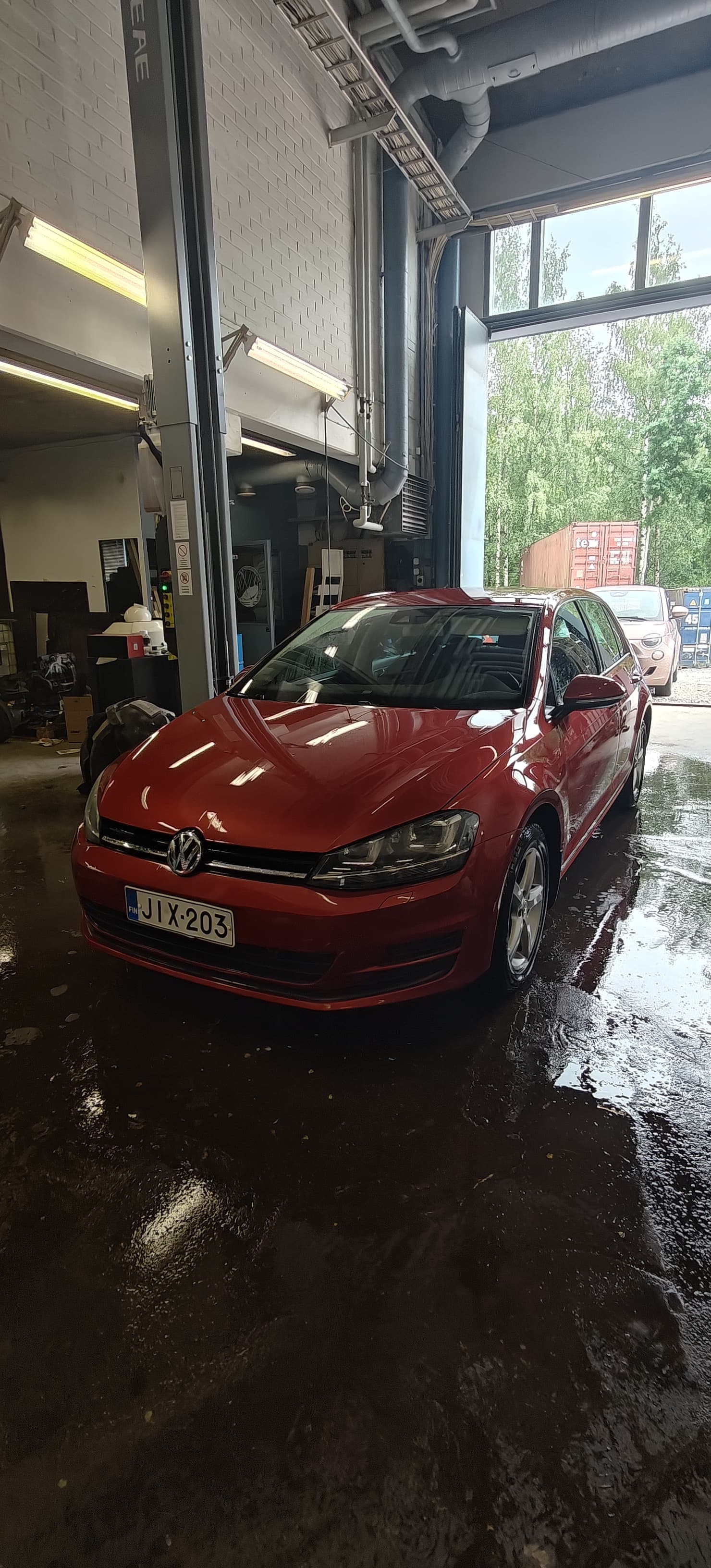 Мойка автомобиля Volkswagen Golf 2014 1.4 TSI 2