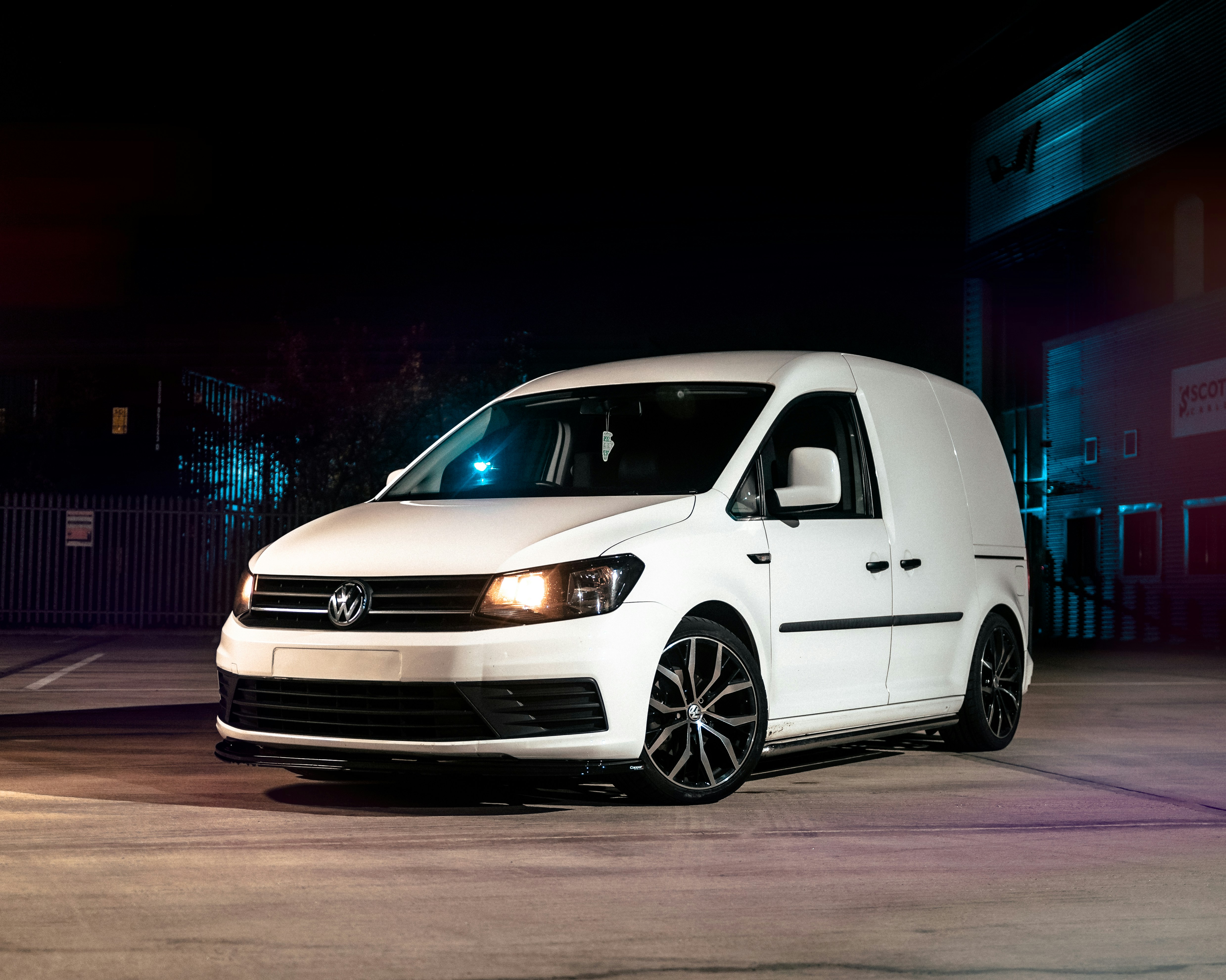 Volkswagen Caddy huolto Espoo | Volkkarihuolto